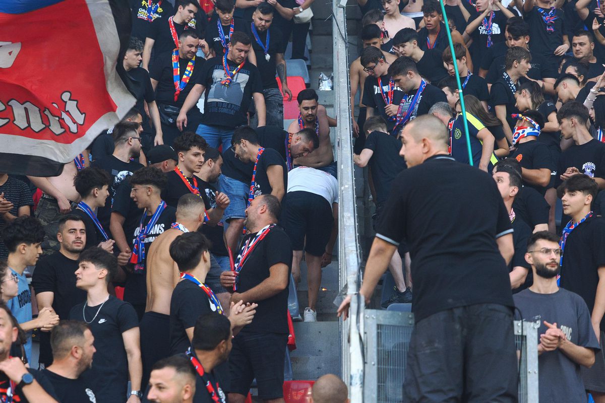 Peluza Sud și Peluza Nord, pentru prima dată față în față în Ghencea! Duel încins la Supercupa României » Mesajele afișate