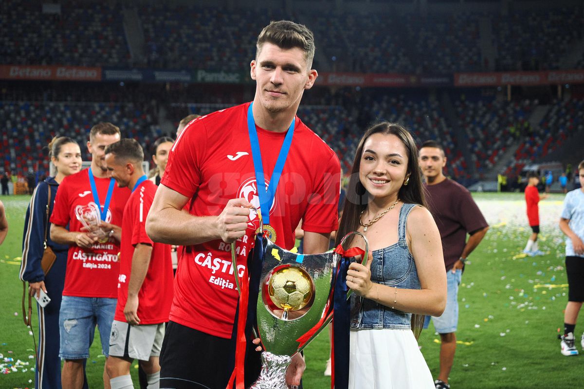 Toate iubitele pe gazon! Imagini de colecție: fotbaliștii celor de la FCSB au sărbătorit alături de partenere triumful din Supercupă » Momente superbe cu familiile lui Pintilii și Charalambous