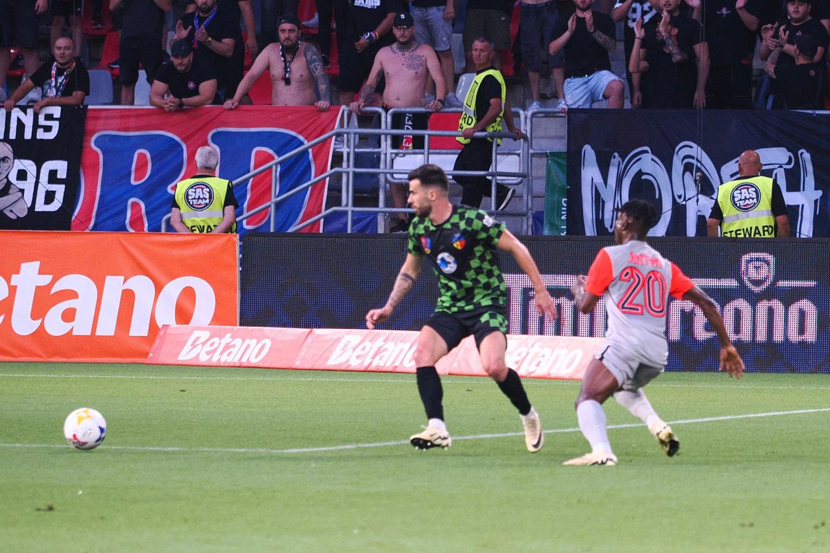 FCSB - Corvinul, 3-0 în Supercupa României » Campioana a făcut spectacol pe stadionul Steaua