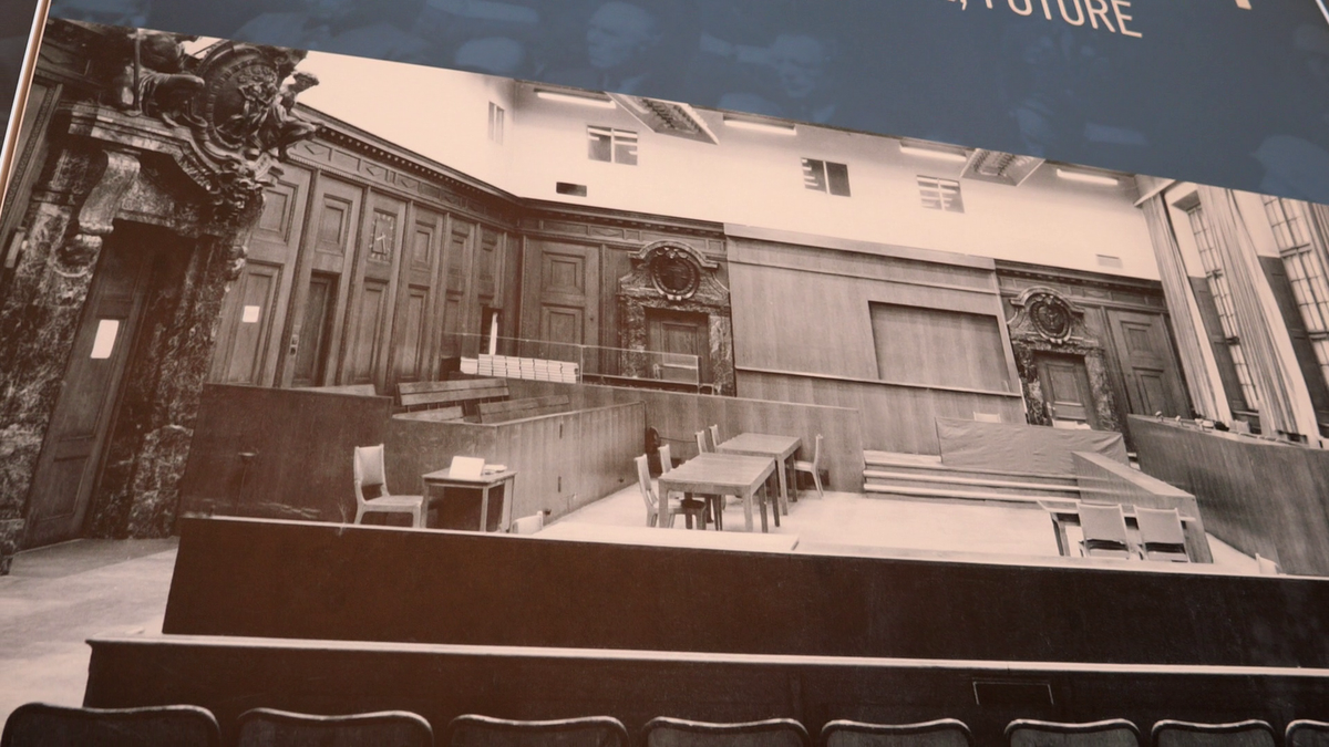 GSP a vizitat Sala 600, în care a avut loc celebrul proces de la Nürnberg! » Tehnologia modernă care zguduie privitorii: „hologramele” lui Goering sau Ribbentrop, mulate pe scaunele goale