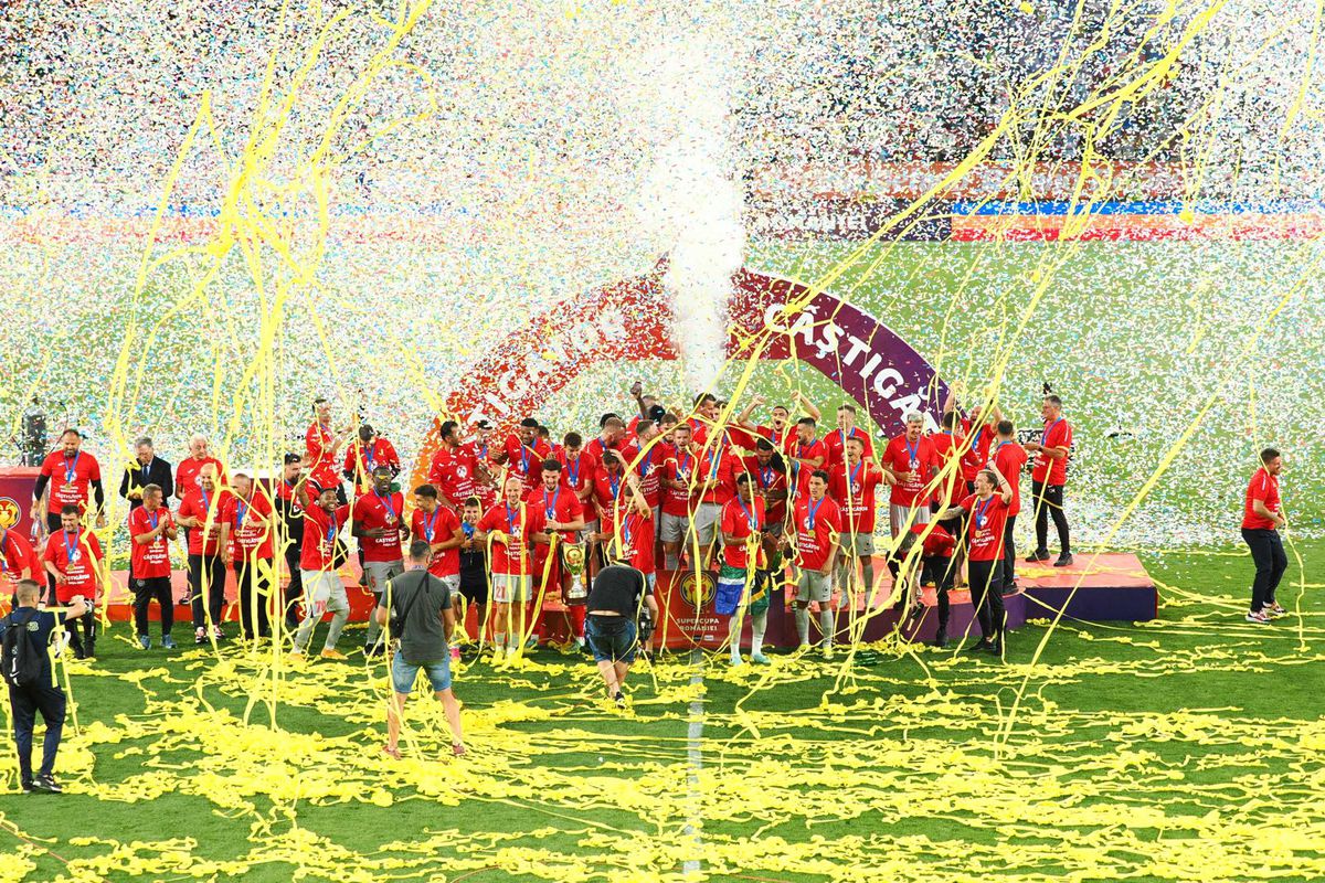 FCSB - Hunedoara, imagini de la decernarea trofeului