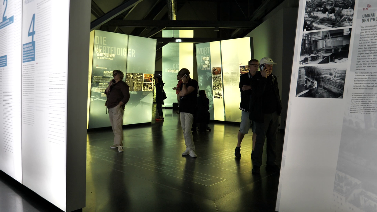 GSP a vizitat Sala 600, în care a avut loc celebrul proces de la Nürnberg! » Tehnologia modernă care zguduie privitorii: „hologramele” lui Goering sau Ribbentrop, mulate pe scaunele goale