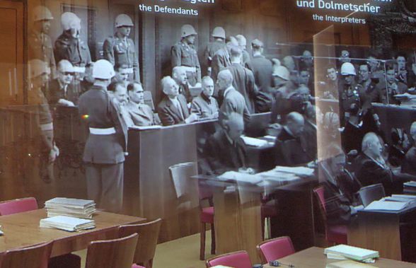 GSP a vizitat Sala 600, în care a avut loc celebrul proces de la Nürnberg! » Tehnologia modernă care zguduie privitorii: „hologramele” lui Goering sau Ribbentrop, mulate pe scaunele goale