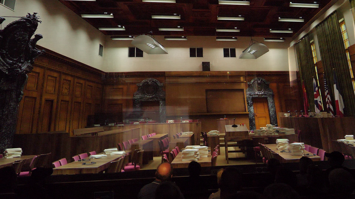 GSP a vizitat Sala 600, în care a avut loc celebrul proces de la Nürnberg! » Tehnologia modernă care zguduie privitorii: „hologramele” lui Goering sau Ribbentrop, mulate pe scaunele goale