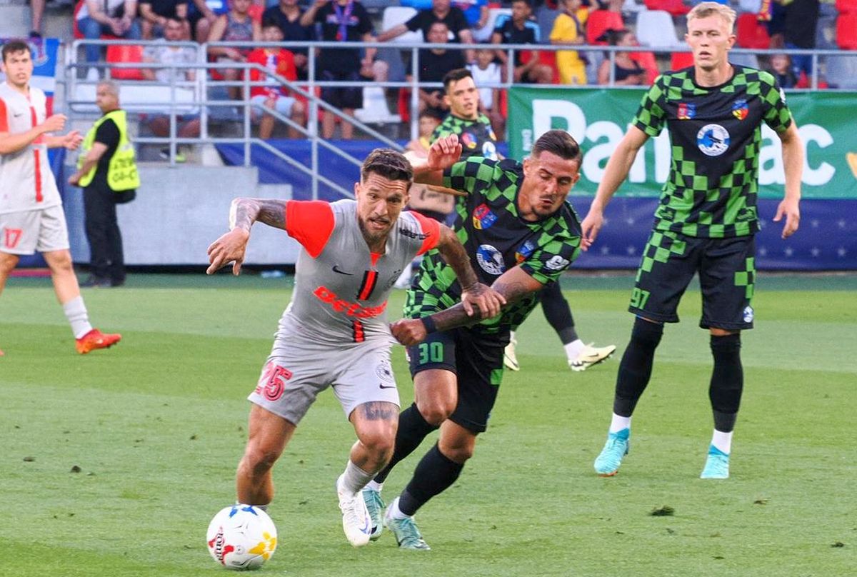 Bravo, n-ai stil! Alegeri stranii: FCSB și Corvinul și-au bulversat fanii la primul meci al sezonului