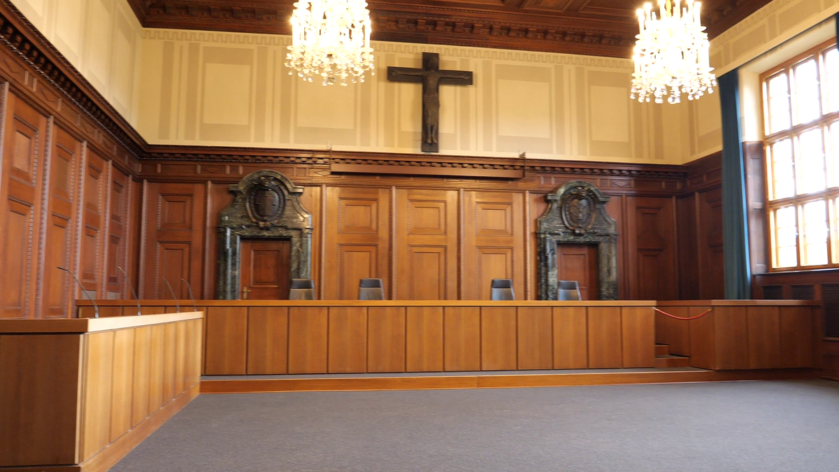 GSP a vizitat Sala 600, în care a avut loc celebrul proces de la Nürnberg! » Tehnologia modernă care zguduie privitorii: „hologramele” lui Goering sau Ribbentrop, mulate pe scaunele goale