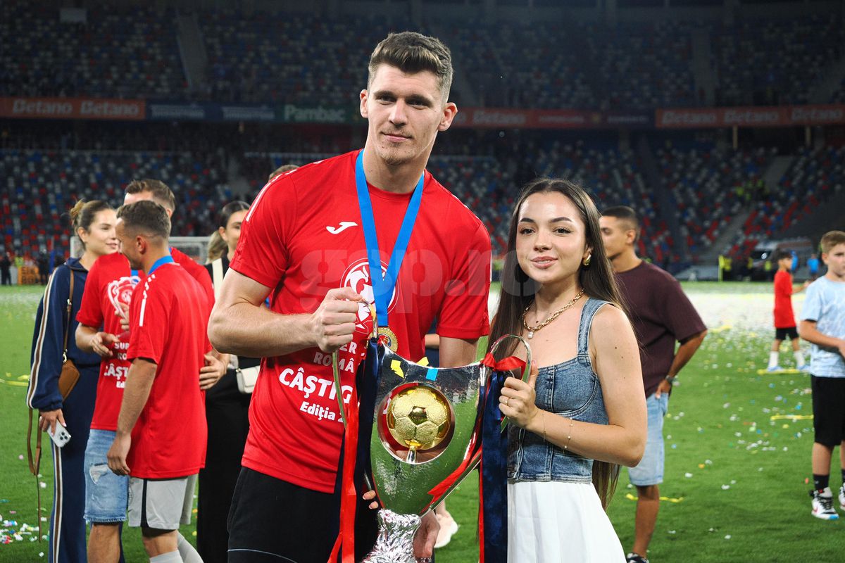 Toate iubitele pe gazon! Imagini de colecție: fotbaliștii celor de la FCSB au sărbătorit alături de partenere triumful din Supercupă » Momente superbe cu familiile lui Pintilii și Charalambous