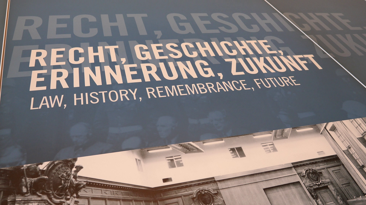 GSP a vizitat Sala 600, în care a avut loc celebrul proces de la Nürnberg! » Tehnologia modernă care zguduie privitorii: „hologramele” lui Goering sau Ribbentrop, mulate pe scaunele goale