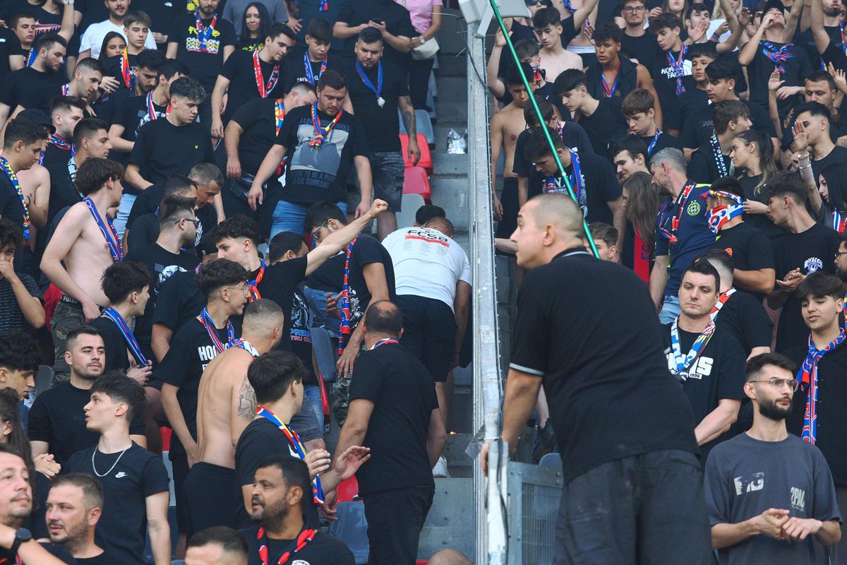 Momente violente în Ghencea! Ultrașii Stelei s-au încăierat cu jandarmii: de unde a pornit totul