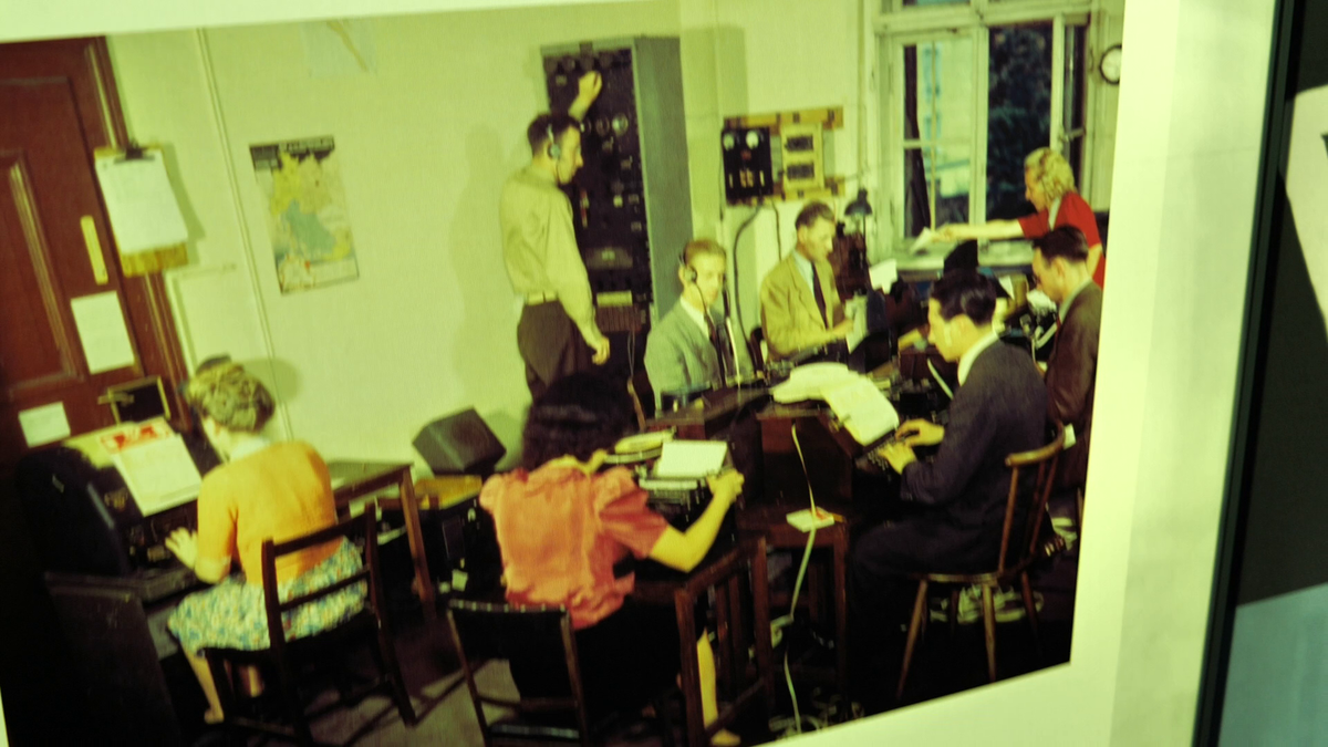 GSP a vizitat Sala 600, în care a avut loc celebrul proces de la Nürnberg! » Tehnologia modernă care zguduie privitorii: „hologramele” lui Goering sau Ribbentrop, mulate pe scaunele goale