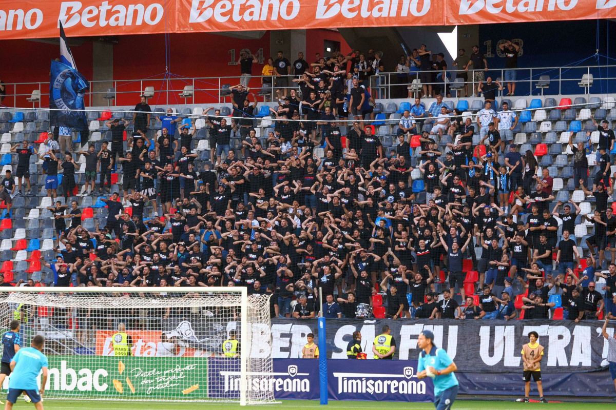 Peluza Sud și Peluza Nord, pentru prima dată față în față în Ghencea! Duel încins la Supercupa României » Mesajele afișate