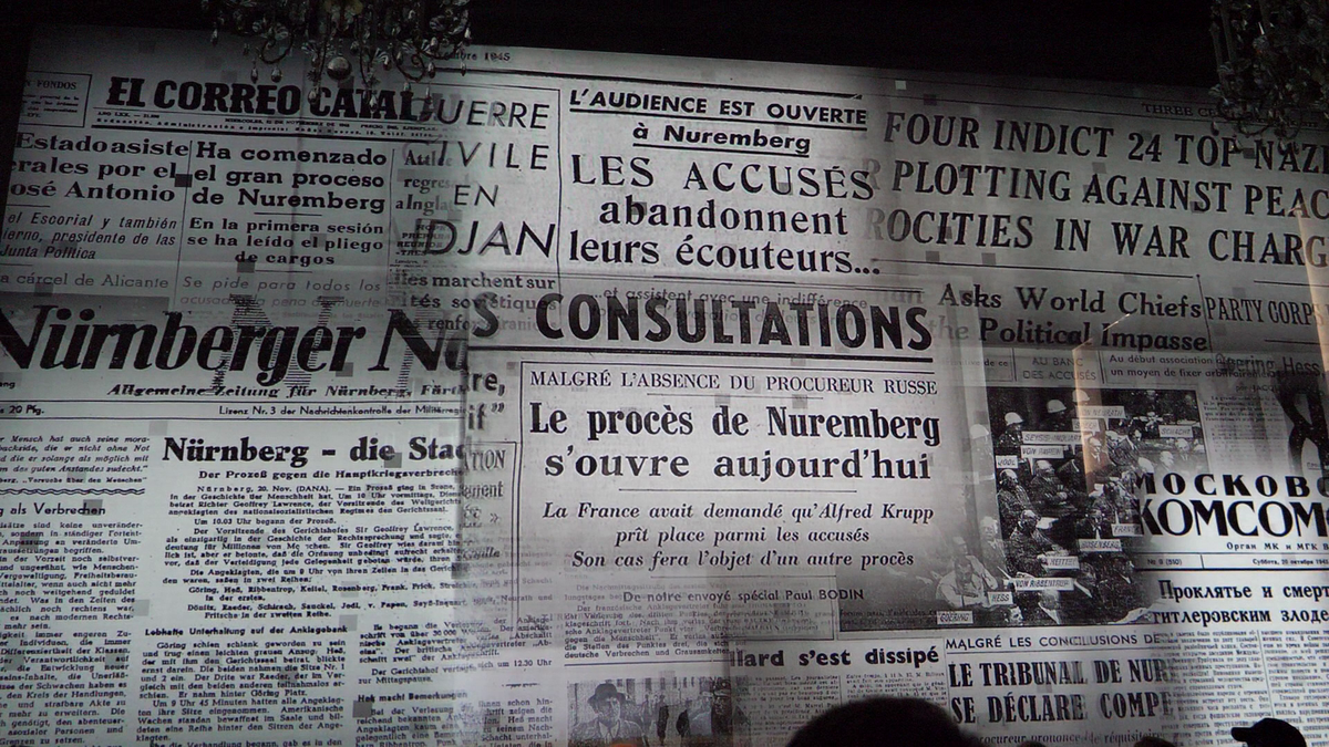 GSP a vizitat Sala 600, în care a avut loc celebrul proces de la Nürnberg! » Tehnologia modernă care zguduie privitorii: „hologramele” lui Goering sau Ribbentrop, mulate pe scaunele goale