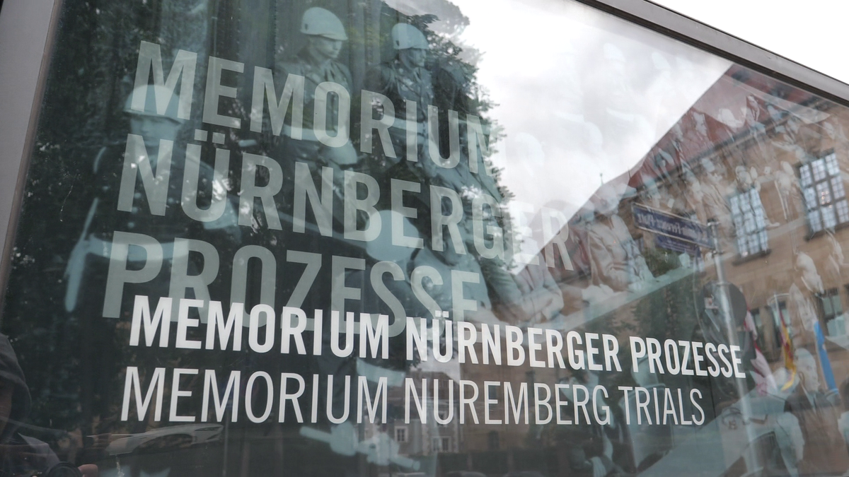 GSP a vizitat Sala 600, în care a avut loc celebrul proces de la Nürnberg! » Tehnologia modernă care zguduie privitorii: „hologramele” lui Goering sau Ribbentrop, mulate pe scaunele goale