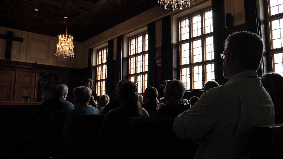 GSP a vizitat Sala 600, în care a avut loc celebrul proces de la Nürnberg! » Tehnologia modernă care zguduie privitorii: „hologramele” lui Goering sau Ribbentrop, mulate pe scaunele goale