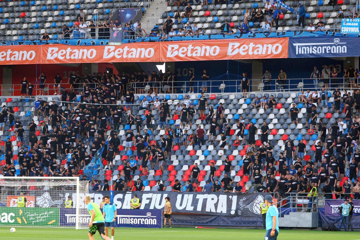 Momente violente în Ghencea! Ultrașii Stelei s-au încăierat cu jandarmii: de unde a pornit totul