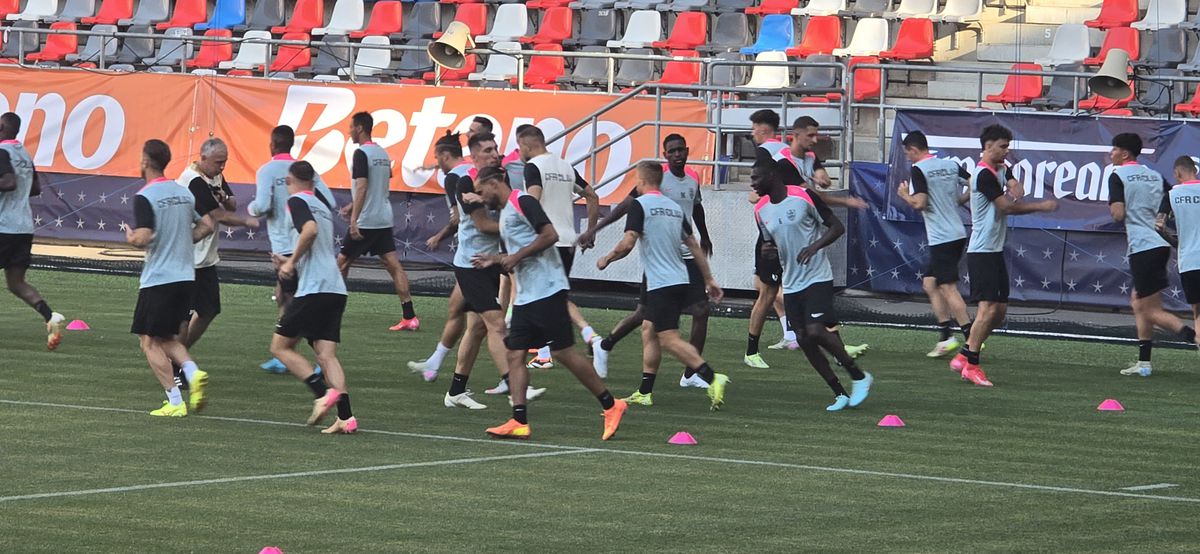 CFR Cluj, DECIMATĂ înaintea Supercupei cu FCSB: cinci absenți importanți + ce l-a șocat pe Dan Petrescu la stadionul „Steaua”