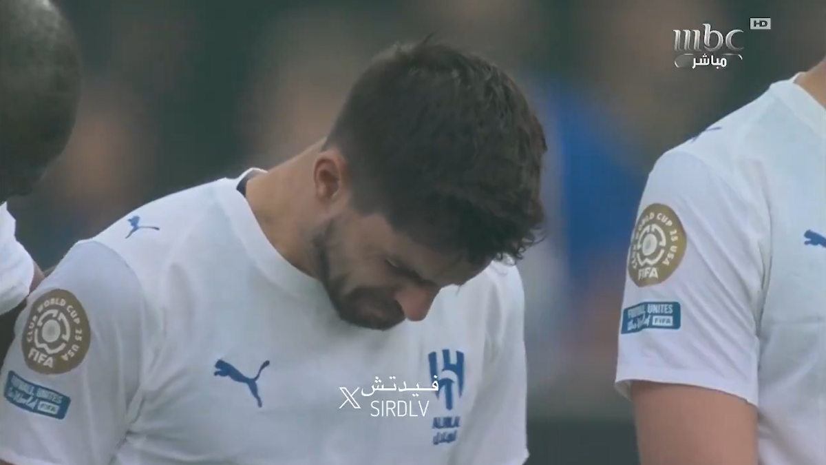 Imagini cutremurătoare la CM al Cluburilor » Au izbucnit în lacrimi pe teren, la momentul de reculegere în memoria lui Diogo Jota