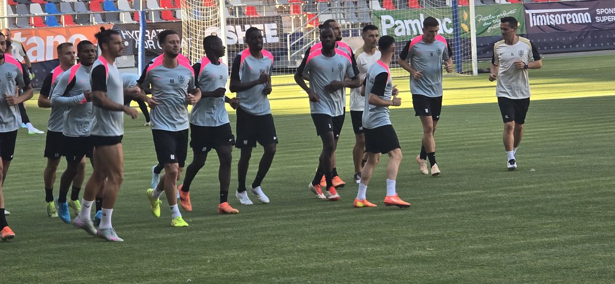 CFR Cluj, DECIMATĂ înaintea Supercupei cu FCSB: cinci absenți importanți + ce l-a șocat pe Dan Petrescu la stadionul „Steaua”