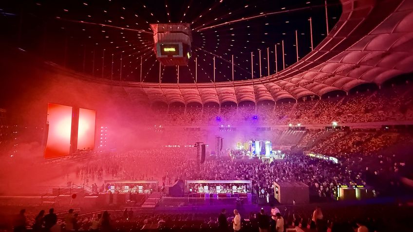 GALERIE FOTO Campionul României a muncit în toneta cu mâncare, în prima zi de Neversea Kapital, pe Arena Națională