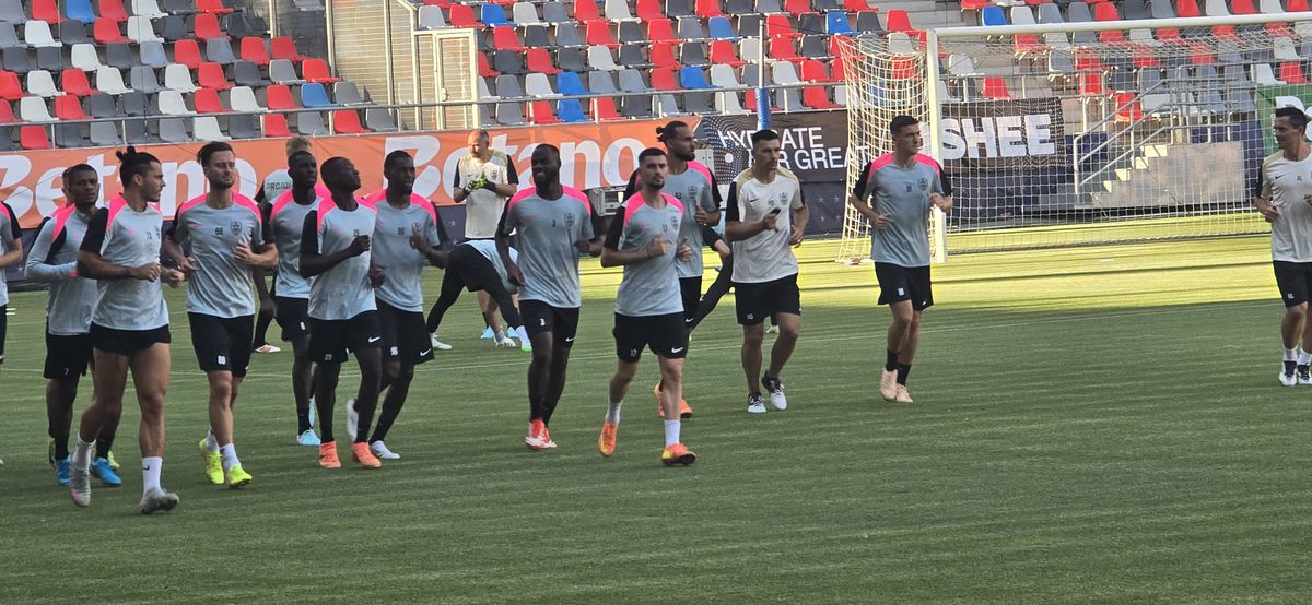 CFR Cluj, DECIMATĂ înaintea Supercupei cu FCSB: cinci absenți importanți + ce l-a șocat pe Dan Petrescu la stadionul „Steaua”