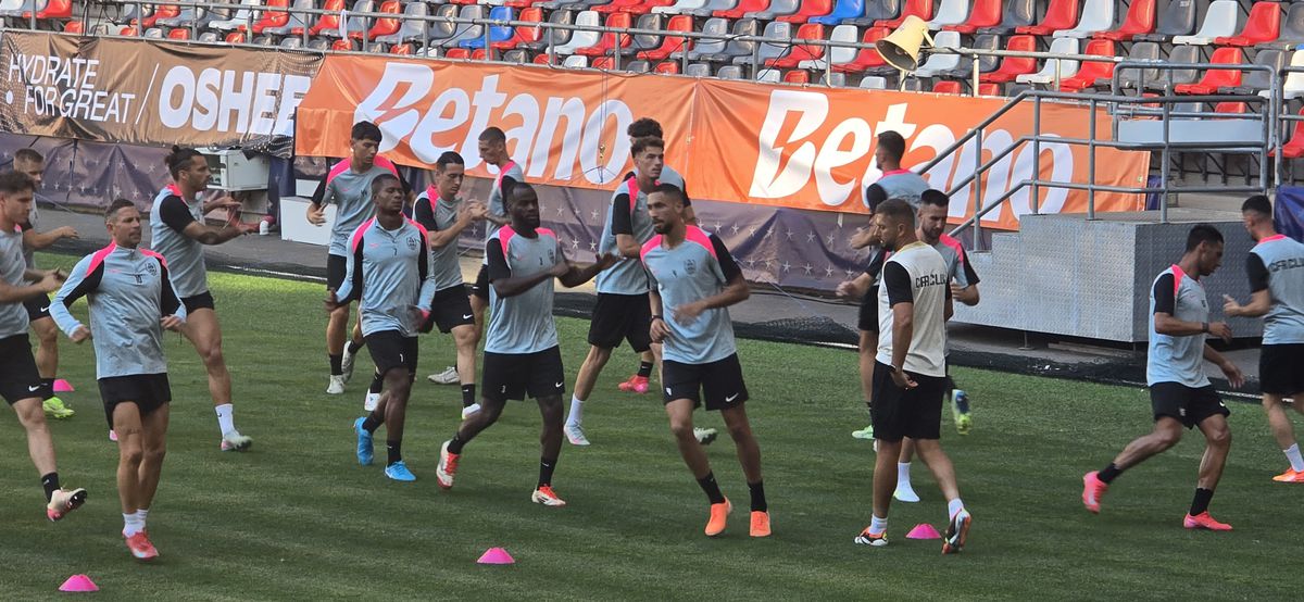 CFR Cluj, DECIMATĂ înaintea Supercupei cu FCSB: cinci absenți importanți + ce l-a șocat pe Dan Petrescu la stadionul „Steaua”