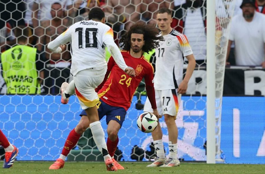 Șutul lui Jamal Musiala este blocat de Marc Cucurella cu mâna Aceeași zi, aceeași oră, același arbitru » Reacția tabloidului Bild: „Nu el din nou!”