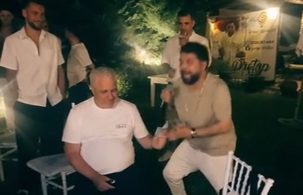 Marius Șumudică a aruncat cu bani în lăutarul care-i cânta la ziua lui Denis Drăguș: „Când nevasta te iubește și casa îți înflorește!”