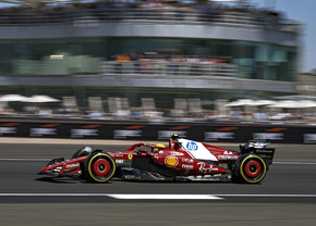 Lewis Hamilton a stabilit ritmul la începutul weekendului de la Silverstone! Pierre Gasly și Gabriel Bortolet au ieșit în decor