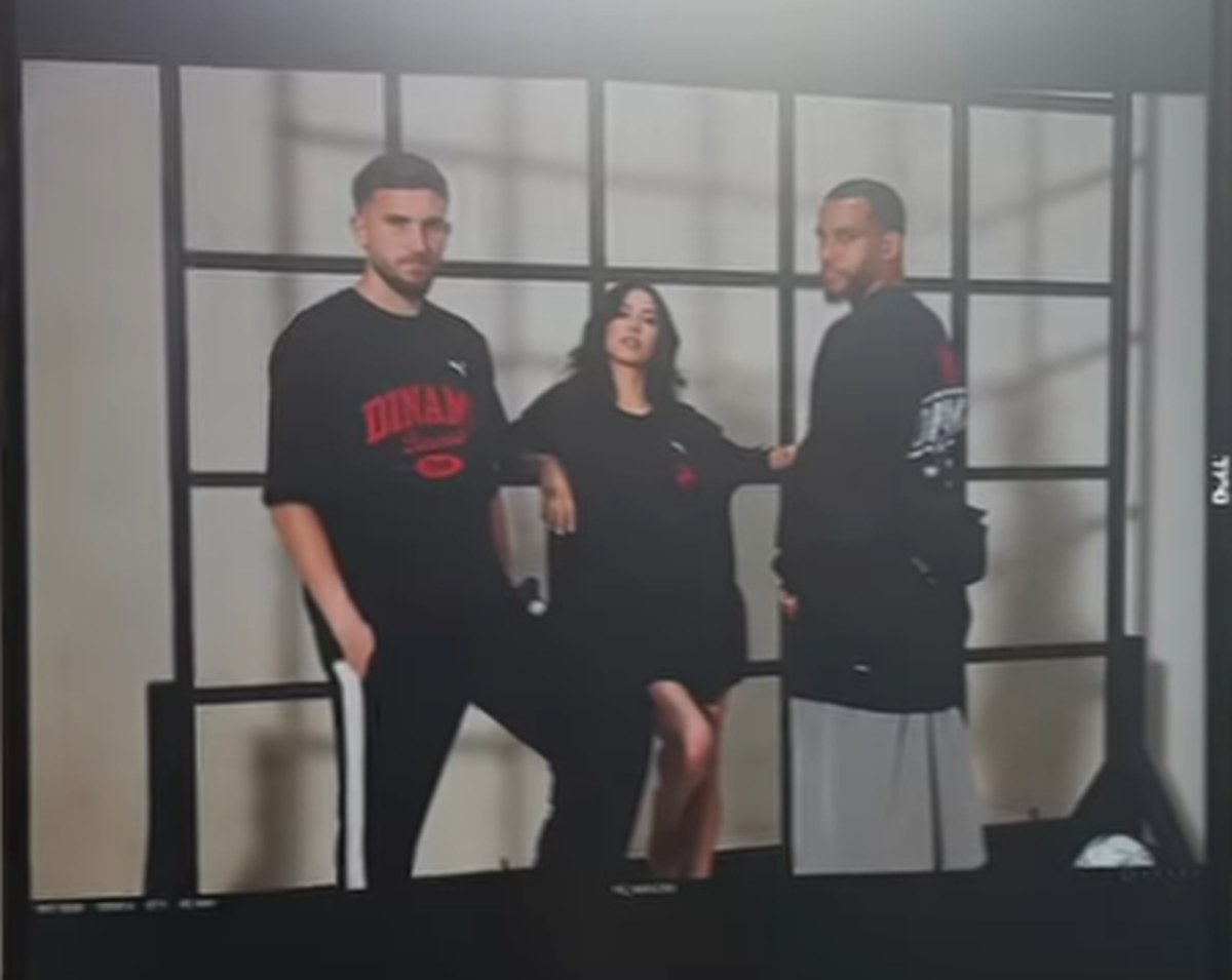 Le-a stricat surpriza! Violonista care a concertat la meciurile lui Dinamo a publicat imaginile cu noua linie de haine a „câinilor”