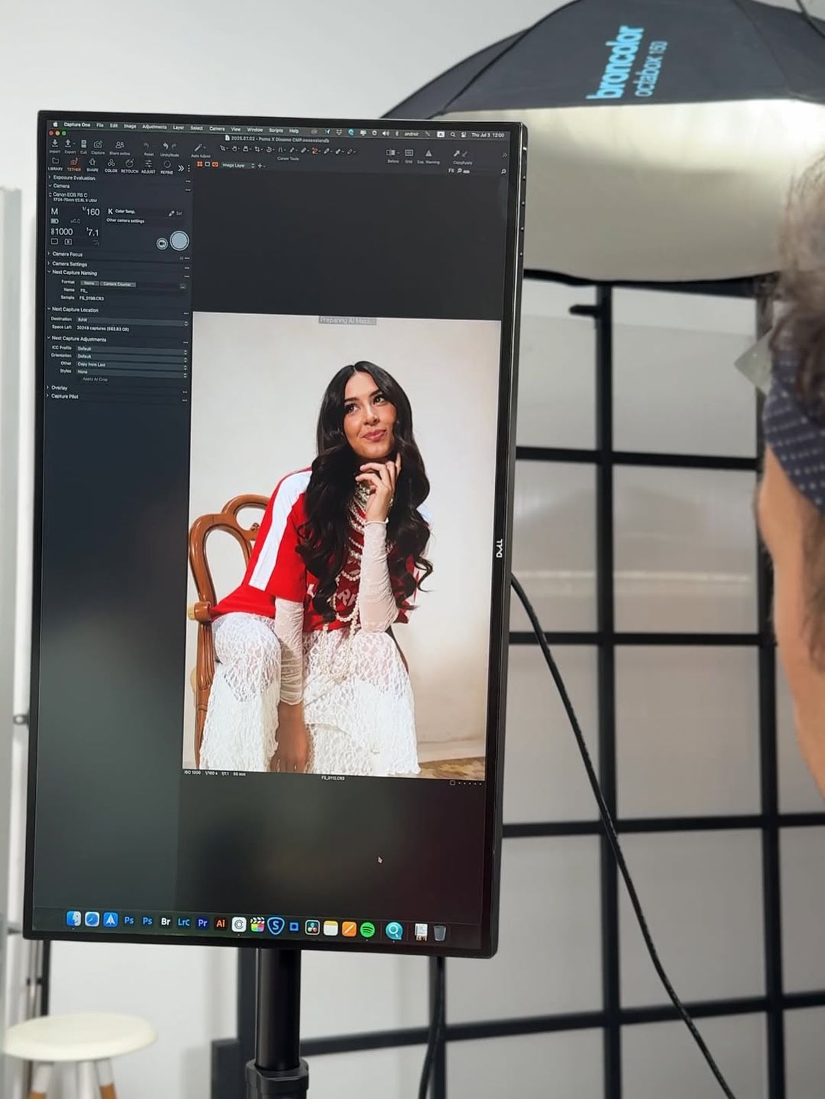 Le-a stricat surpriza! Violonista care a concertat la meciurile lui Dinamo a publicat imaginile cu noua linie de haine a „câinilor”