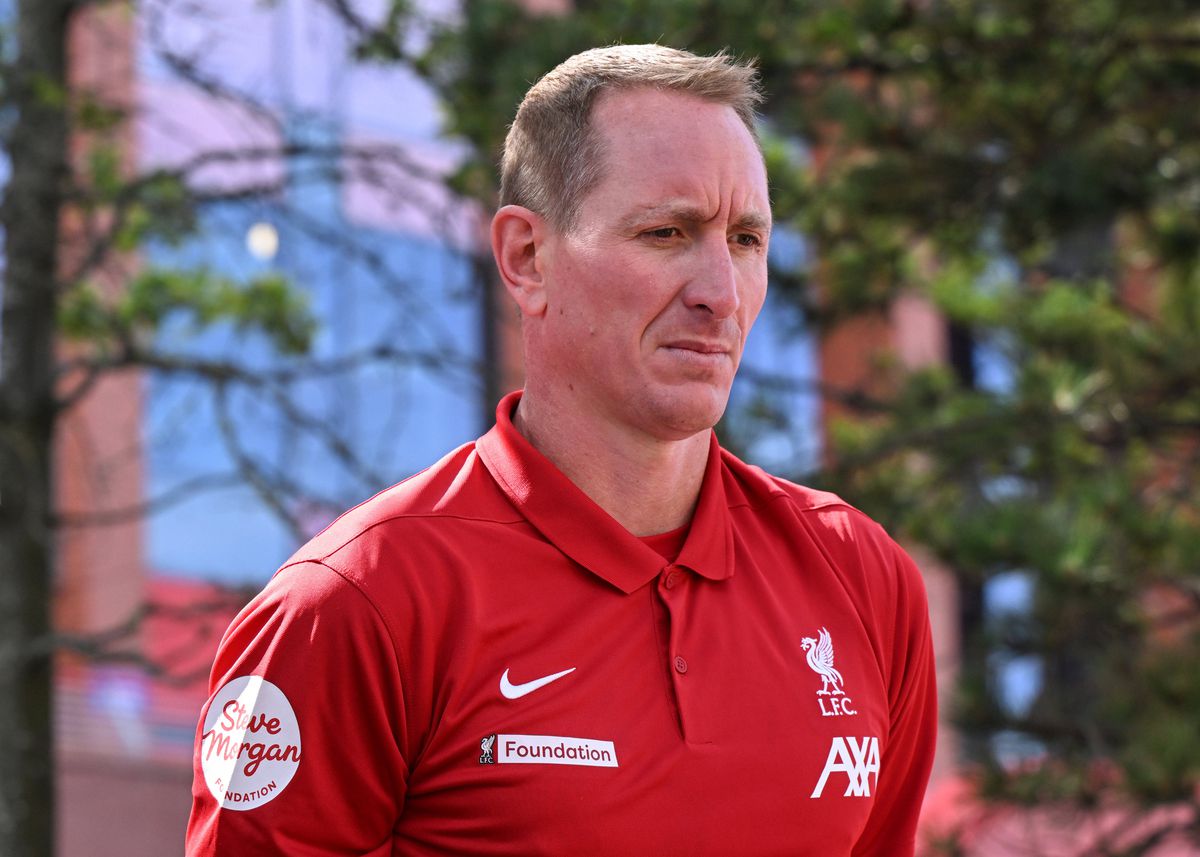 Liverpool, în doliu » Fanii și oamenii din fotbal îi aduc un ultim omagiu lui Diogo Jota: imagini înduioșătoare în apropierea Anfield Road