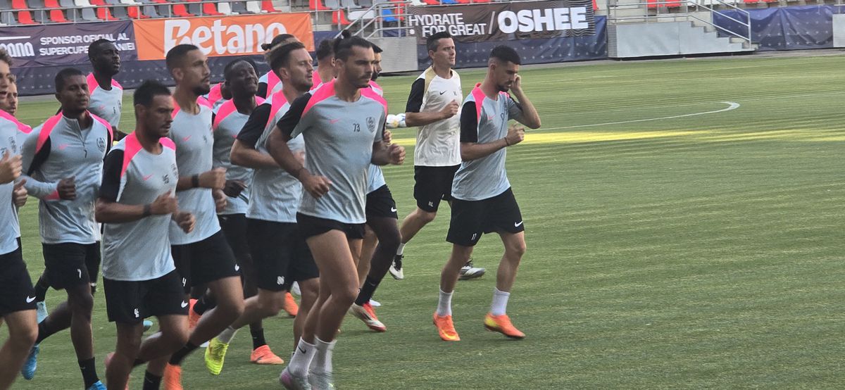 CFR Cluj, DECIMATĂ înaintea Supercupei cu FCSB: cinci absenți importanți + ce l-a șocat pe Dan Petrescu la stadionul „Steaua”