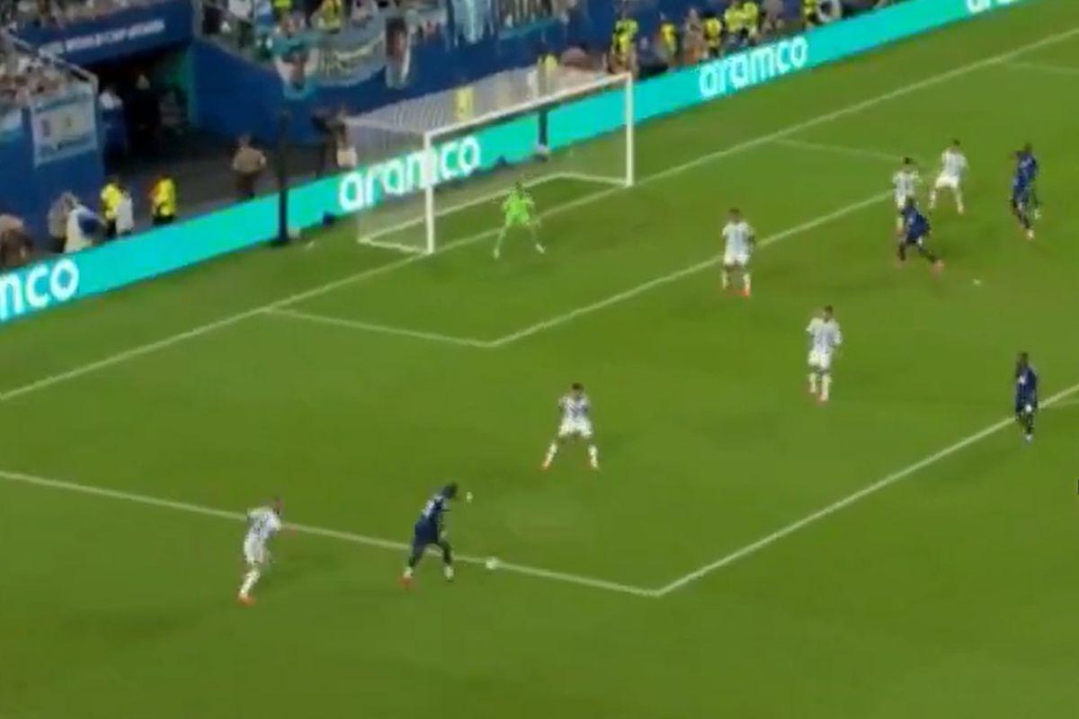 A marcat „cel mai nebun gol al Cupei Mondiale” și a sărit în tribune » Imagini cum nu s-au mai văzut