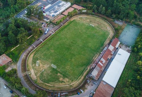 Stadionul din Plopeni a fost construit la sfârșitul anilor '30, fiind casa celor de la Metalul, o formație cu un lung istoric de divizionară secundă