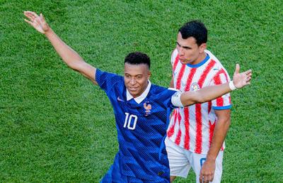 Imaginile care l-au transformat pe Mbappe în „inamicul numărul 1” în Paraguay! Ce s-a întâmplat după fluierul final
