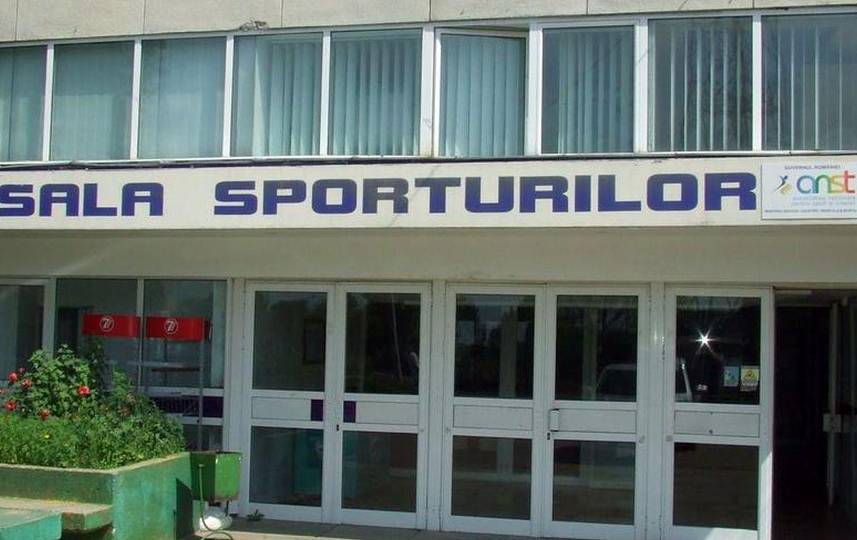 Au semnat! Cât îi costă să reabiliteze polivalenta invadată de purici
