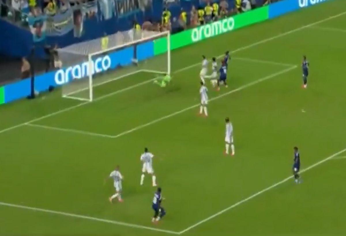 A marcat „cel mai nebun gol al Cupei Mondiale” și a sărit în tribune » Imagini cum nu s-au mai văzut