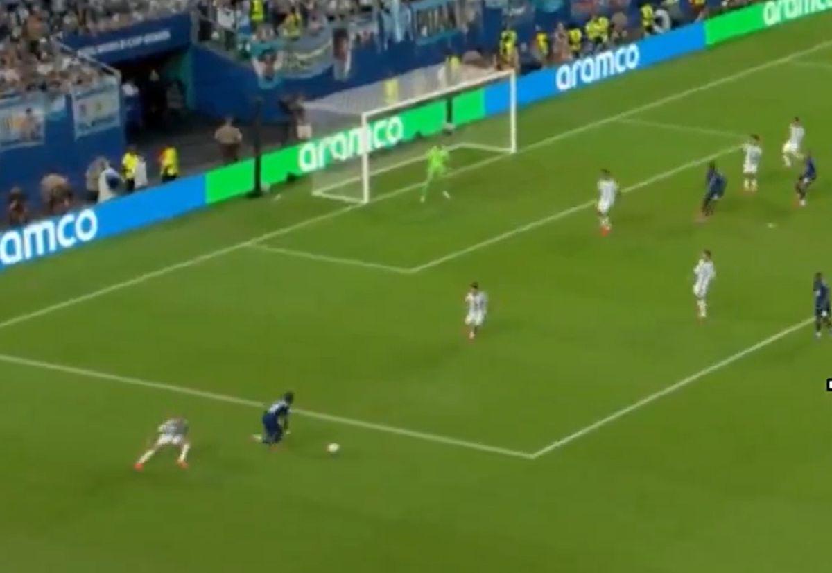 A marcat „cel mai nebun gol al Cupei Mondiale” și a sărit în tribune » Imagini cum nu s-au mai văzut