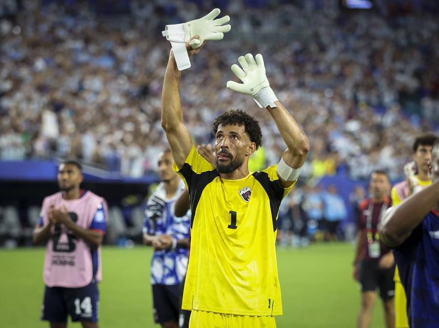 Vozinha la finalul meciului Argentina - Capul Verde Capul Verde, campionii lumii nu-l taie!