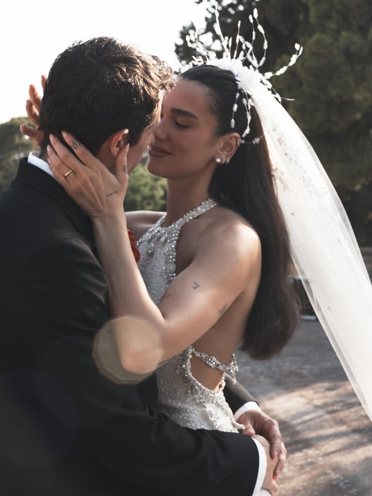 Interzis minorilor! Dua Lipa a îmbrăcat tricoul lui Napoli, apoi s-a fotografiat complet goală în cadă: „Raiul pe Pământ”