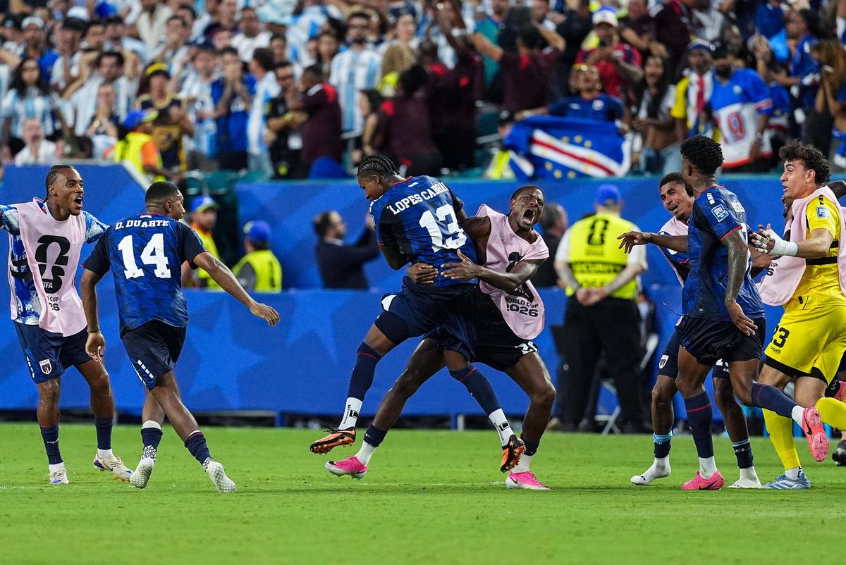 A marcat „cel mai nebun gol al Cupei Mondiale” și a sărit în tribune » Imagini cum nu s-au mai văzut