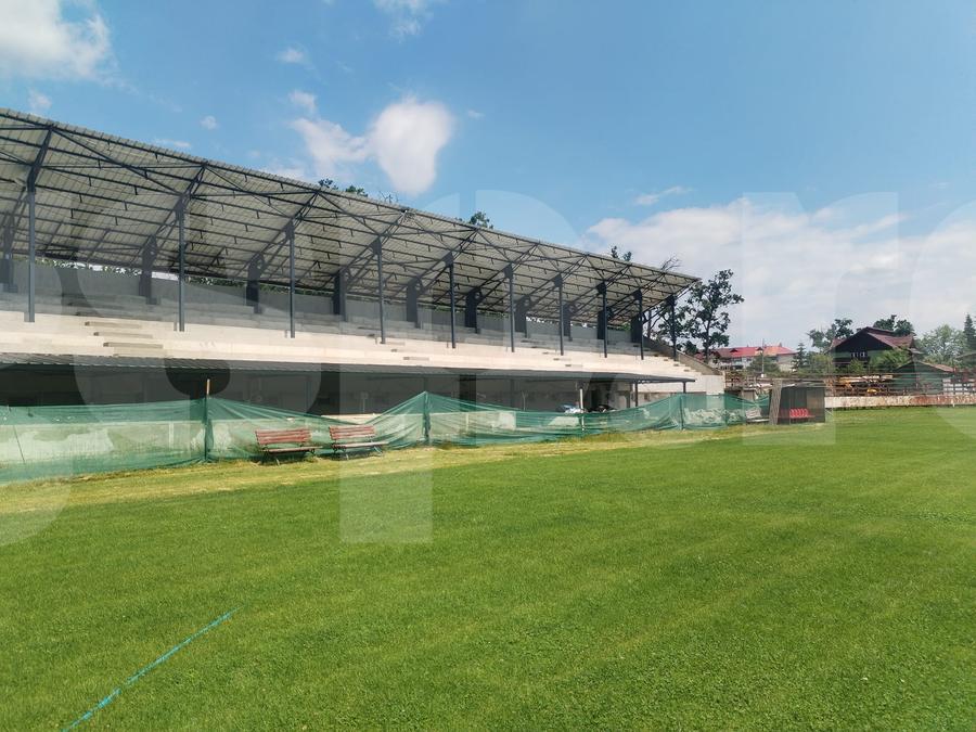 Structura metalică a stadionului din Plopeni a rămas în picioare peste ani, fiind o producție a uzinelor germane „Krupp” Ce se întâmplă cu stadionul pe care Hagi a jucat ultimul meci la Steaua înaintea transferului la Real Madrid + Povești cu Gică Popescu și Dan Petrescu: „Cine e, mă, obraznicul ăsta?”