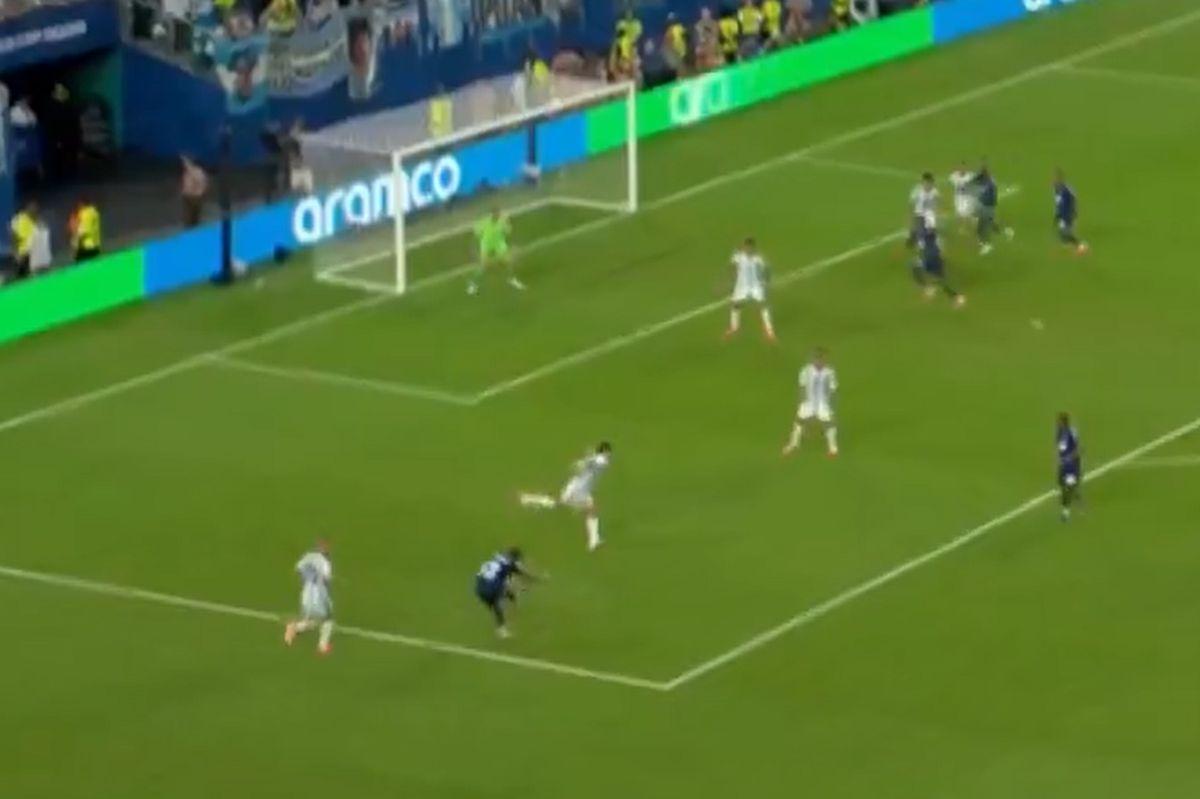 A marcat „cel mai nebun gol al Cupei Mondiale” și a sărit în tribune » Imagini cum nu s-au mai văzut