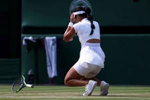 Încă un șoc la Wimbledon: campioana en-titre a fost eliminată în turul al treilea! Imagini excepționale cu bucuria