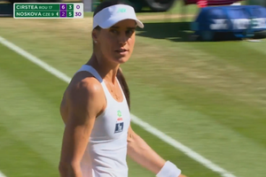 Au prins-o pe transmisiunea live! Ce cuvinte le-a adresat Sorana Cîrstea oamenilor din loja ei, în timpul meciului cu Noskova de la Wimbledon