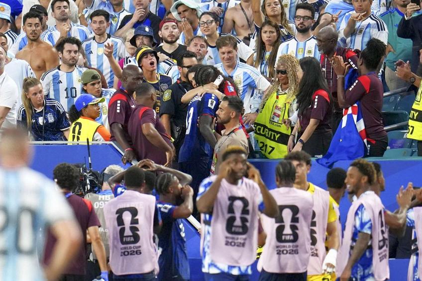 Lopes Cabral a sărit în tribună după ce a marcat cu Argentina/ foto Imago Images