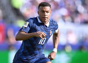 Kylian Mbappe l-a egalat pe Didier Deschamps