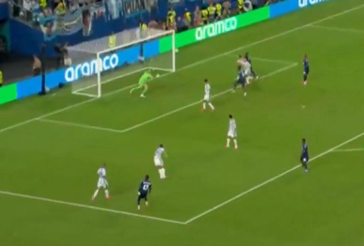 A marcat „cel mai nebun gol al Cupei Mondiale” și a sărit în tribune » Imagini cum nu s-au mai văzut