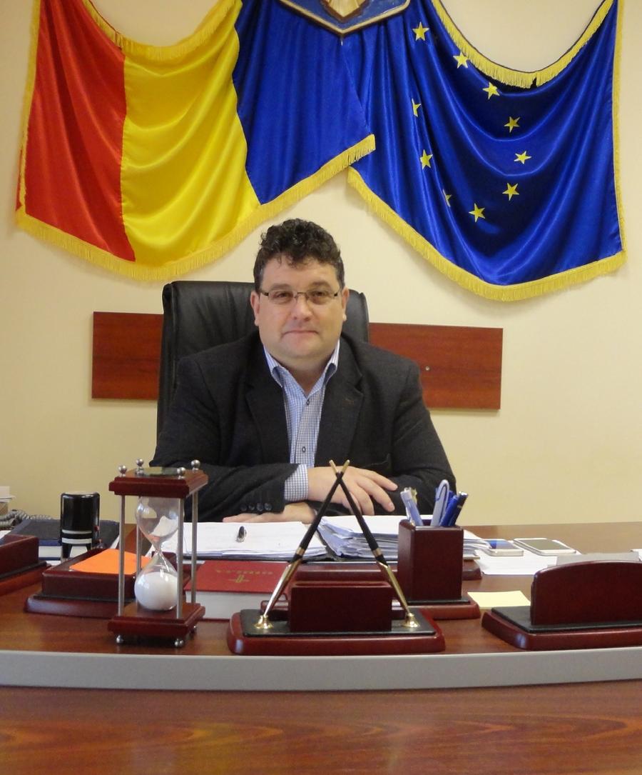 Primarul Plopeniului, Dragoș Niță, a accesat fonduri PNRR pentru stadionul din oraș. Foto: primariaplopeni.ro Ce se întâmplă cu stadionul pe care Hagi a jucat ultimul meci la Steaua înaintea transferului la Real Madrid + Povești cu Gică Popescu și Dan Petrescu: „Cine e, mă, obraznicul ăsta?”