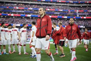 Câte o vilă de căciulă! » Premiați regește de președinte, chiar dacă au fost eliminați rușinos de la Mondial